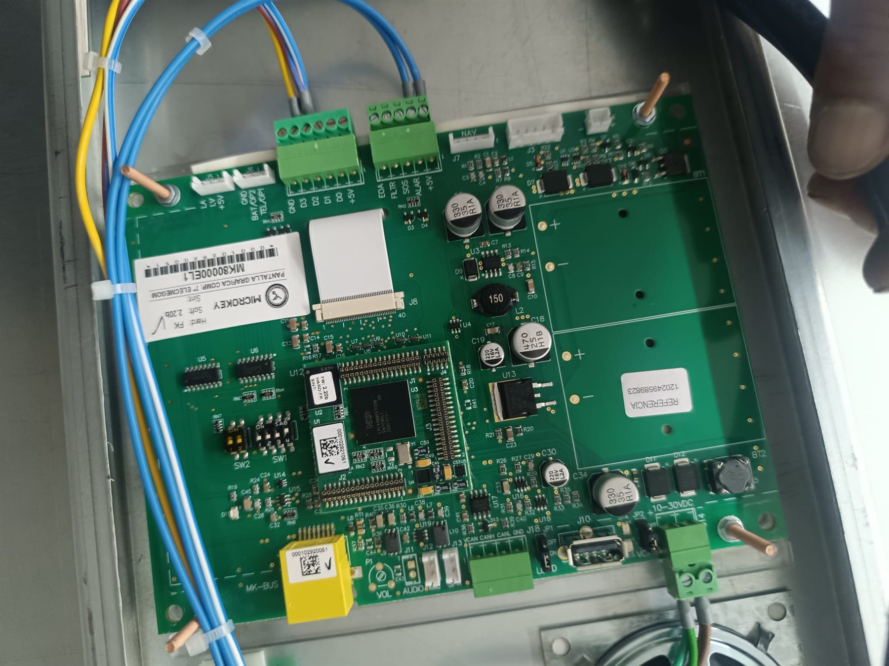 Placa electrónica de maniobra instalada en un ascensor